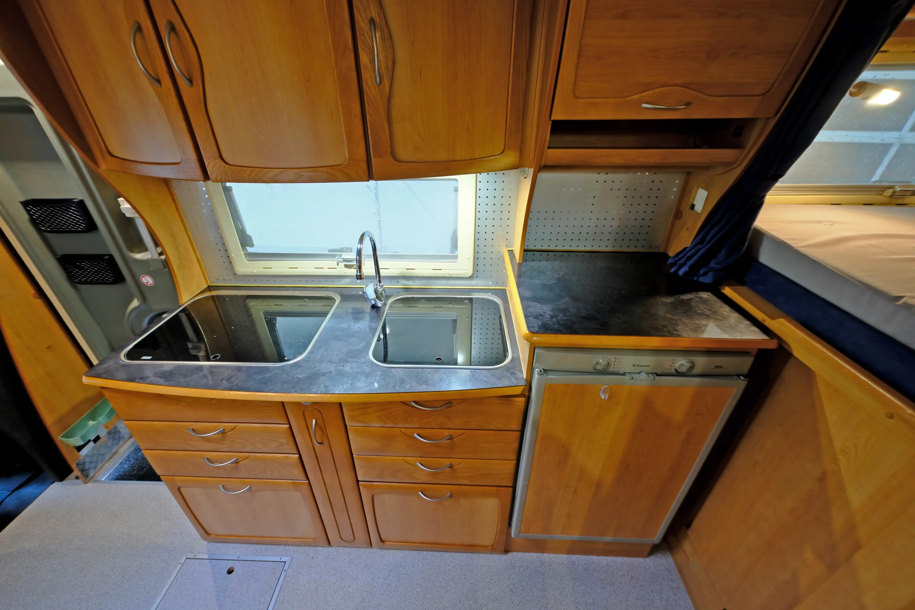 EURAMOBIL Contura 662 HB